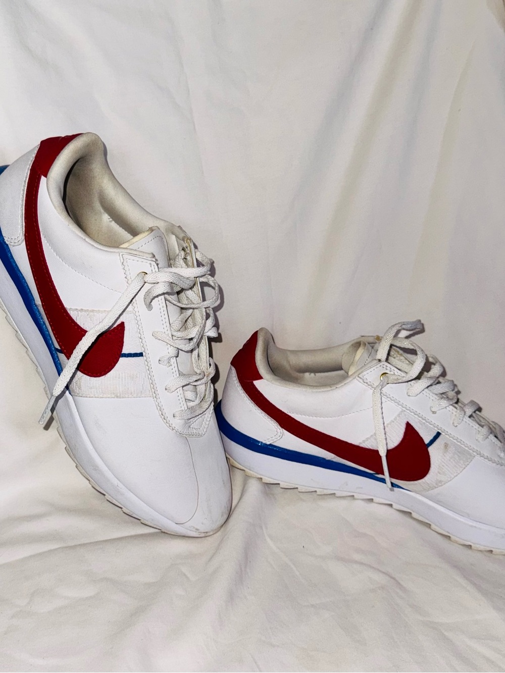 Nike White womens sneaker with Red Swoosh and blue details